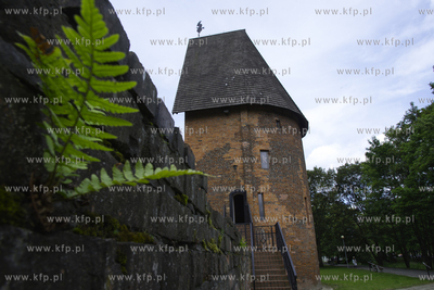 Baszta Czarownic zostala wzniesiona w latach 1411-1415....