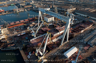 Stocznia Gdynia z lotu ptaka. 02.04.2009 fot. Kacper...