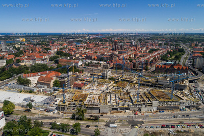Budowa centrum handlowego Forum Gdańsk. Środkiem...
