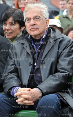 Przed Dworcem PKP w Gdansku odslonieto pomnik poswiecony...