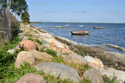 Swarzewo nad Zatoka Pucka. Male molo z zacumowanymi...
