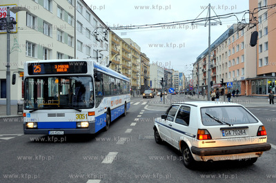 Gdynia ul. Swietojanska widziana od placu Kaszubskiego....