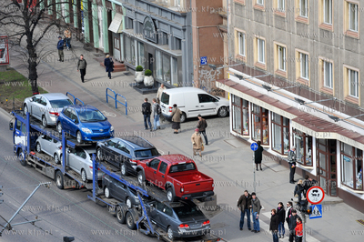 Gdansk Wrzeszcz. Samochod ciezawy wiezie al. Grunwaldzka...