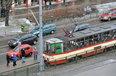 Gdansk - Wrzeszcz. Tramwaj na przystanku na al. Grunwaldzkiej...