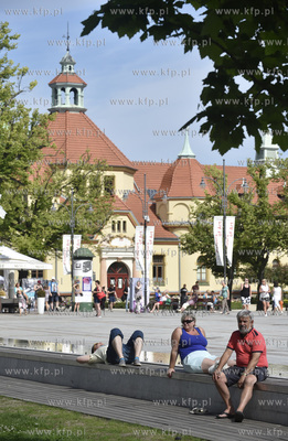 Sopot. Opoczynek na Placu Przyjaciół Sopotu. 20.06.2017...