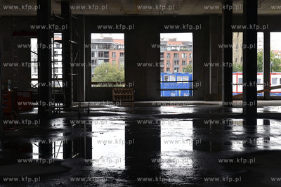 Uroczystosc zawieszenia wiechy na budowanym kompleksie...