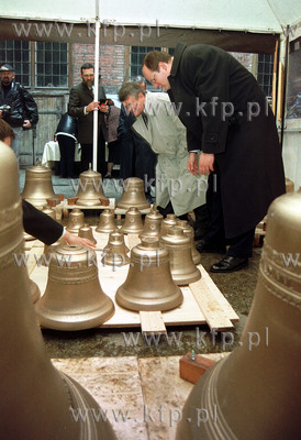 Prezentacja dzwonow gdanskiego Carillonu. Przyglada...