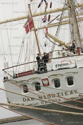 Gdynia. 25 urodziny Daru Mlodziezy. Podniesienie oryginalnej...