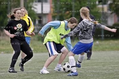 Gdansk Zaspa. Pilkarski turniej dzikich druzyn Do przerwy...