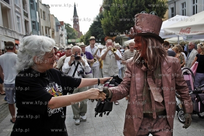 Parada jazzowa otwierajaca Sopot Molo Jazz Festival...