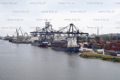 Gdynia. Terminal kontenrowy GCT.
28.06.2013
fot....