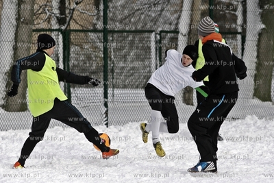 Gdansk Zaspa. Pilkarski turniej dzikich druzyn Do przerwy...