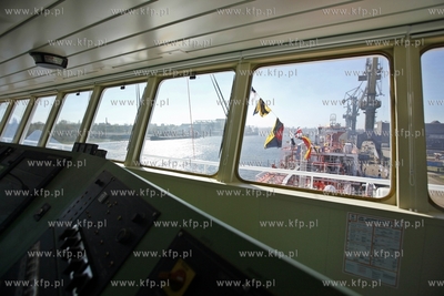 Stocznia Gdansk. Uroczystosc chrztu statku SYN ANTARES....