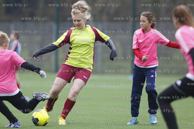 Gdansk Zaspa. Pilkarski turniej dzikich druzyn Do przerwy...