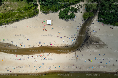 Plaża w Gdańsku Jelitkowie. Zakaz kąpieli po pożarze...