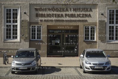 Gdańsk. Targ Rakowy. Wejście główne do Wojewódzkiej...