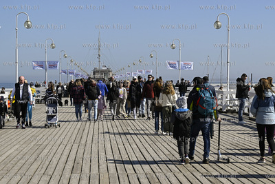 Sopot. Wielkanocny poniedziałek. Tlumy turystow na...