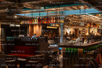 Hala Targowa - Enjoy, w ktorej powstał foodhall, ...