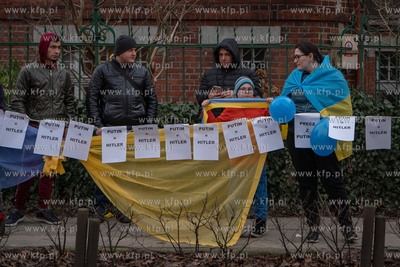 Gdańsk. Manifestacja pod konsulatem Rosji we Wrzeszczu....