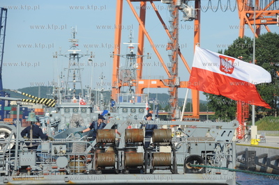 Port wojenny Gdynia Oksywie. 32 zolnierzy i 13 pojazdow...