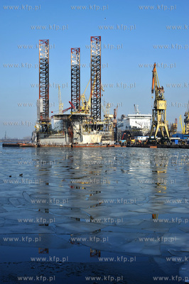 Gdansk, Gdanska Stocznia Remontowa. Platforma Safe...