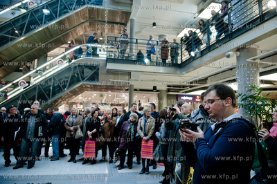 Gdansk. Centrum Handlowe Manhattan. Premiera i promocja...
