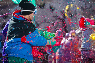 Gdansk. Centrum Stocznia Gdanska. Kolorowy smigus-dyngus...