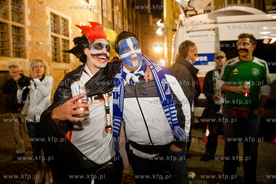 Gdansk. Dlugi Targ. Kibice niemieccy, greccy i polscy...