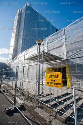 Zakryta fasada remontowanego hotelu Gdynia.
03.05.2014
fot....