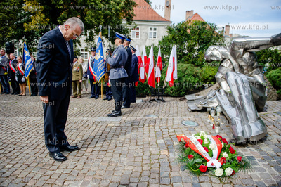 Gdansk. Msza Swieta na placu Obroncow Poczty Polskiej...