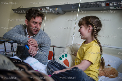 Gdansk. Aktor Rafal Krolikowski odwiedzil dzieci w...