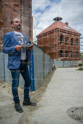 Gdansk. Spacer po Dolnym Wrzeszczu, poprzedzajacy uroczystosc...