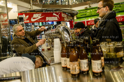 Gdansk. Wielki Mlyn. Stoisko Trojmiejskiego Browaru...