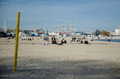 Gdynia. Plaza Miejska. Pierwszy prawdziwie wiosenny,...