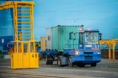 Gdańsk. Terminal kontenerowy DCT. 04.12.2017 fot....