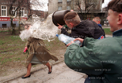smingus-dyngus we Wrzeszczu 1998 fot. LUKASZ GLOWALA...