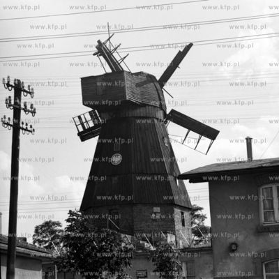 Zabytkowy wiatrak typu holenderskiego w Tczewie. 
07.1970
0002539z_lipiec1970
Fot....