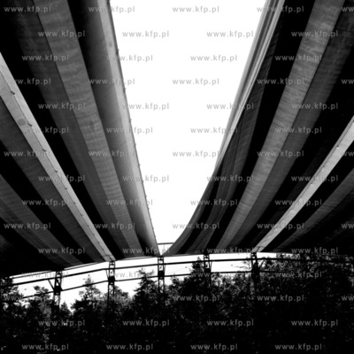 Rozerwany dach nad scena Opery Lesnej w Sopocie. Prawdopodobna...