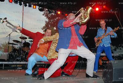 Impreza Lata z Radiem w Chojnicach. Występ zespolu...