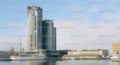 Gdynia. Ponad 140-metrowy apartamentowiec SEA TOWERS...