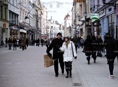 Kujawsko Pomorskie, miasto Torun. Nz. Ulica Szeroka....
