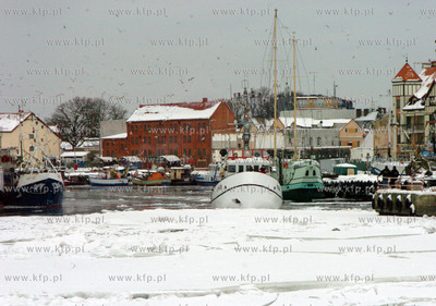 Sparalizowany przez zator lodowy port w Ustce.
27.01.2010
fot....