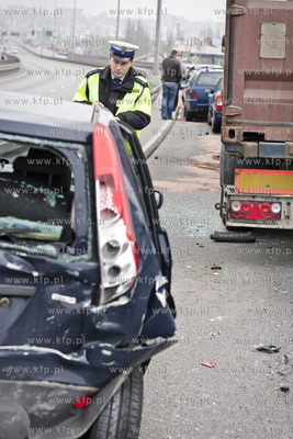 Gdynia. Estakada Kwiatkowskiego, zjazd na ul. Morska....