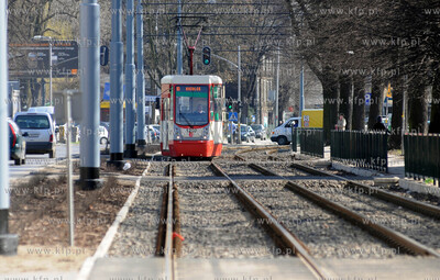 Tramwaj na ul. Kartuskiej w Gdansku.
07.04.2011
fot....