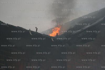 Pozar budynku przy ul. Starowiejskiej 11 w Gdansku-Letnicy....