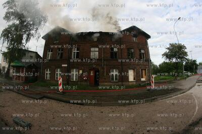Pozar budynku przy ul. Starowiejskiej 11 w Gdansku-Letnicy....
