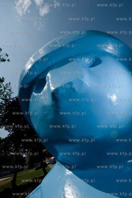 Rzezby tajemniczych niebieskich zolnierzykow pojawily...