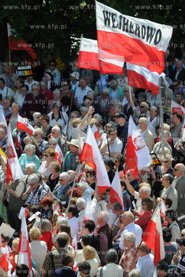 Po mszy w intencji ojczyzny z kosciola OO Redemptorystow...