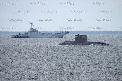 Parada wszystkich najwazniejszych klas okretow bedacych...