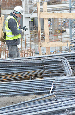 Gdynia. Na terenie sasiadujacym z apartamentowcem Sea...